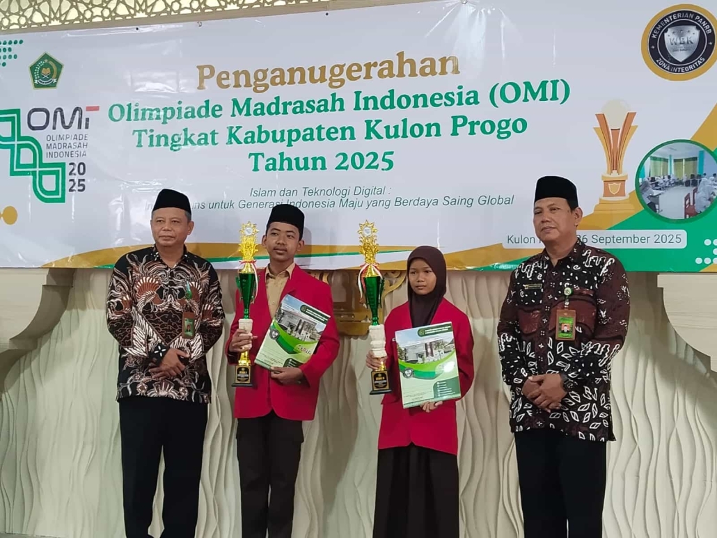 Siswa MTsN 1 Kulon Progo Terima Penghargaan OMI Tingkat Kabupaten 2025