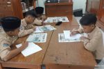 Siswa MTsN 1 Kulon Progo Manfaatkan Perpustakaan sebagai Sumber Belajar